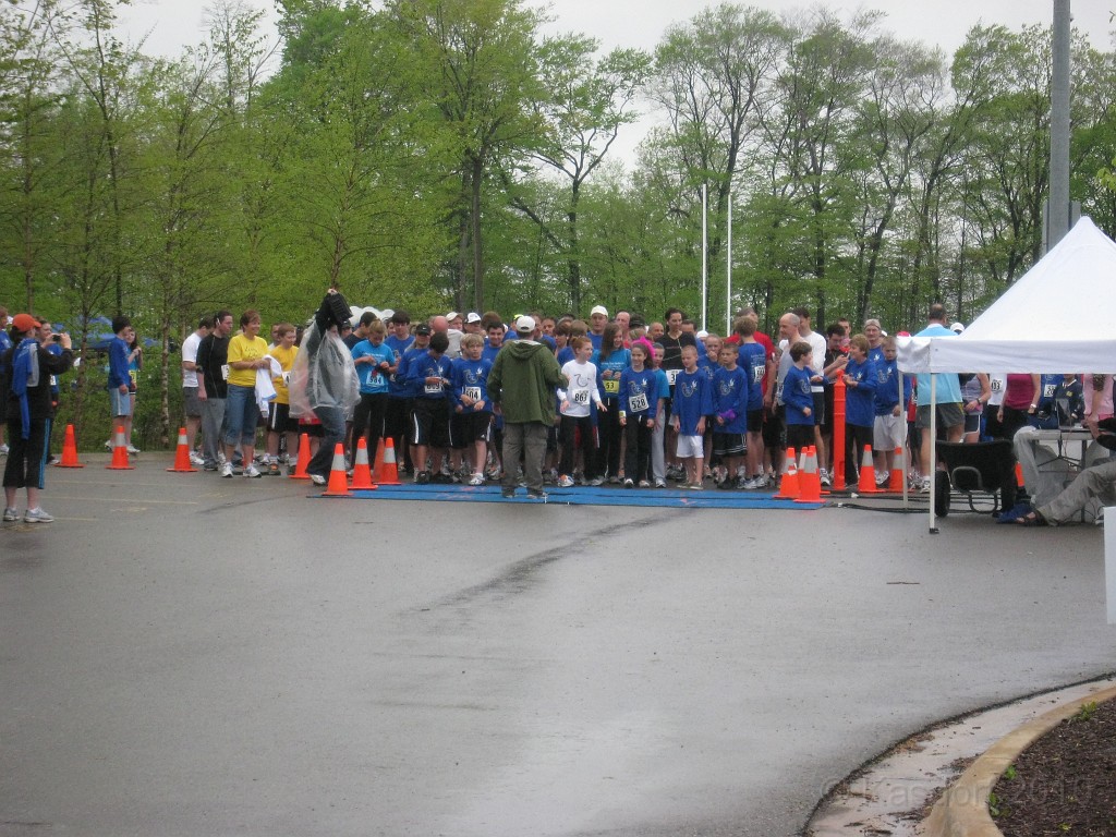 Live Like Andi 2010 075.jpg - The Live Like Andi 10K in Novi Michigan. May 1, 2010.
